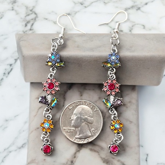 Flower earrings. Dangling and beautiful. Really pretty and colorful. - Picture 11 of 17